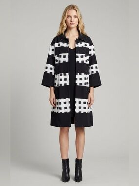 Diane von Furstenberg Black & White Striped Coat Silk Abstract size 6 OVERSIZED